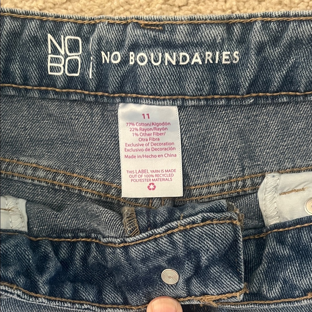 No Boundaries Star-Studded Denim Shorts - Picture 3 of 4